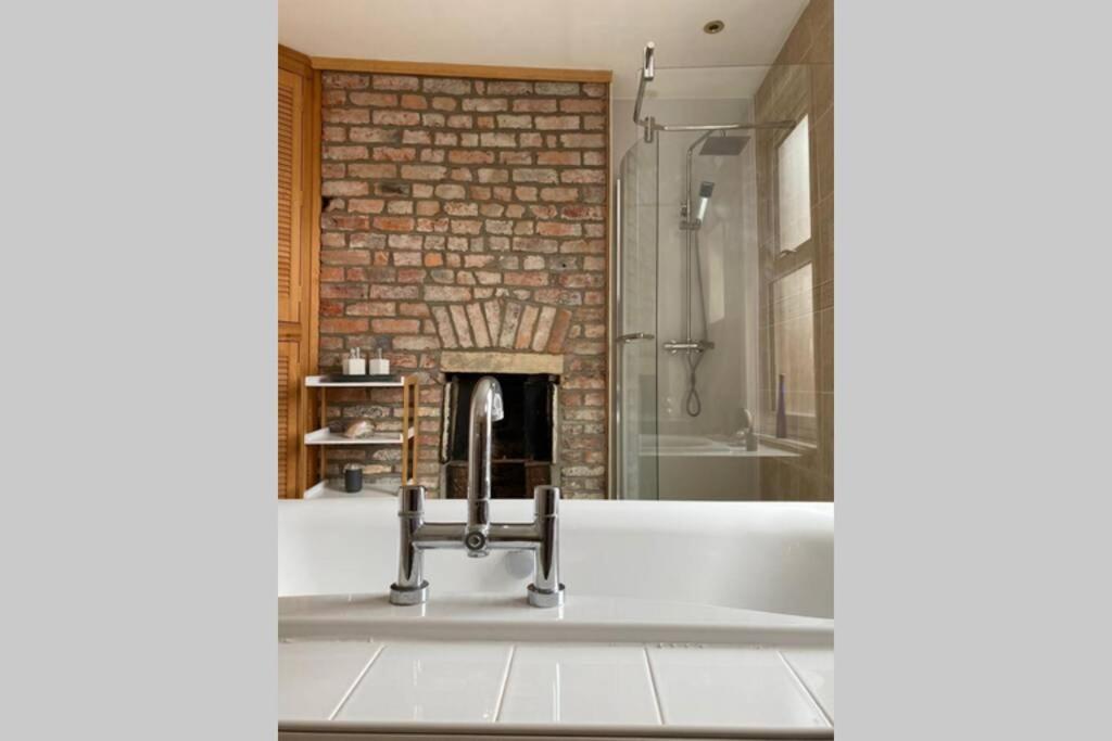 200 Year Old Large Townhouse With Sea Views Villa Scarborough Eksteriør bilde